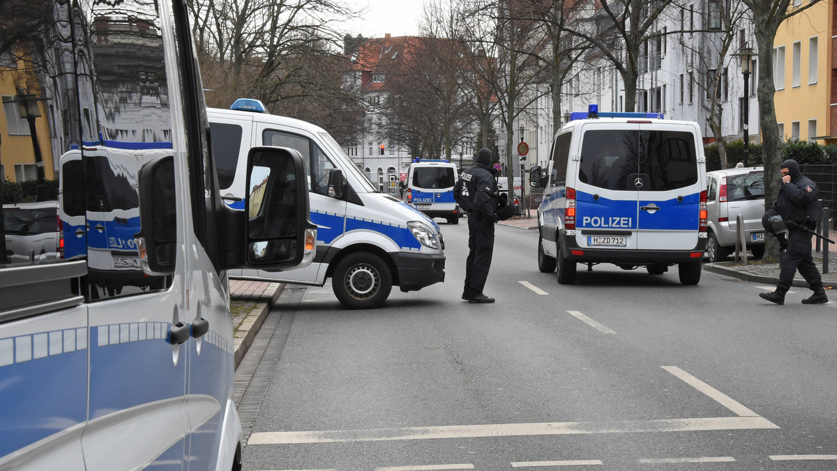 Niemiecka policja przeprowadziła rano akcję przeciwko islamistom w Hildesheim pod Hanowerem w Dolnej Saksonii. Funkcjonariusze przeszukali meczet oraz mieszkania członków Niemieckojęzycznego Koła Islamskiego (DIK) uważanego za miejsce spotkań salafitów.