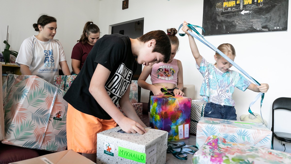 Solidarna Paczka – specjalna, czerwcowa edycja Szlachetnej Paczki już za nami. W Weekend Cudów, czyli 25-26.06 pomoc dotarła do 1119 rodzin uchodźczych, czyli blisko 3800 osób w trudnej sytuacji materialnej. Solidarna Paczka mogła się odbyć dzięki dużemu zaangażowaniu wolontariuszy, darczyńców oraz dobroczyńców indywidualnych i instytucjonalnych, a także przyjaciół Szlachetnej Paczki i mediów.