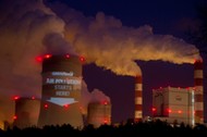 BELCHATOW GREENPEACE AKCJA NAPISY NA ELEKTROWNI