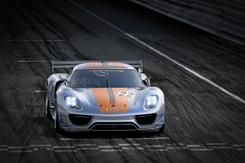 Porsche 918 RSR ma trzy silniki i nieźle się kręci