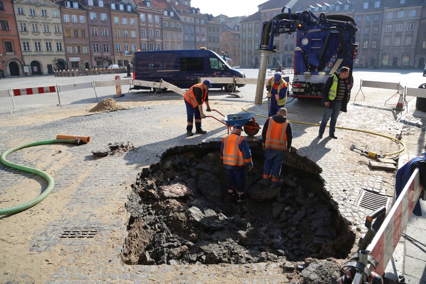 Awaria wodociągowa na Rynku Starego Miasta