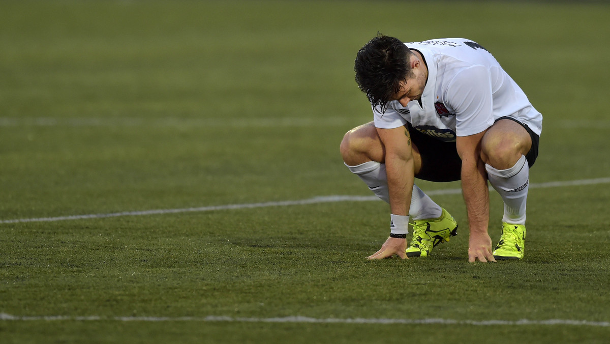 Piłkarze Dundalk FC, rywale Legii Warszawa w decydującej rundzie kwalifikacji Ligi Mistrzów, przegrali w irlandzkiej ekstraklasie na wyjeździe z Galway United 0:1. Obrońcy tytułu mimo trzeciej w sezonie porażki prowadzą w tabeli.