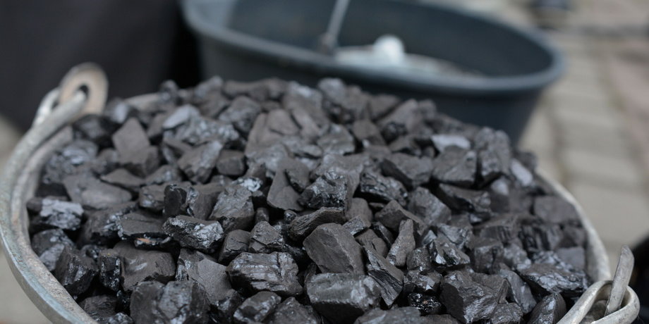 Maksymalna cena za jedną tonę węgla została ustalona w na poziomie nie większym niż 996,60 zł.