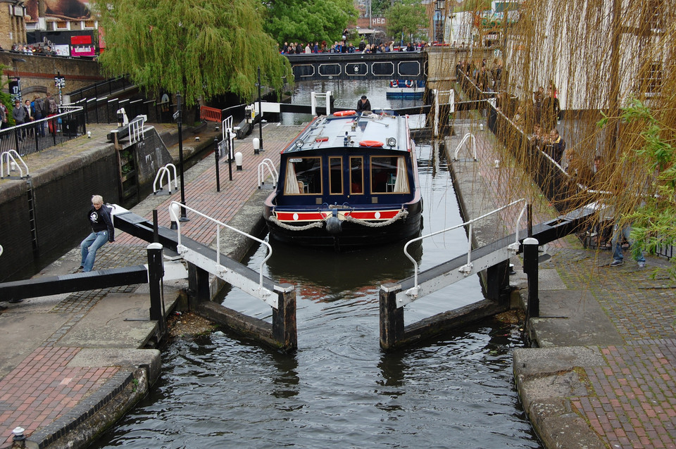 Śluza Camden na Kanale Regenta (Regent's Canal) w Londynie