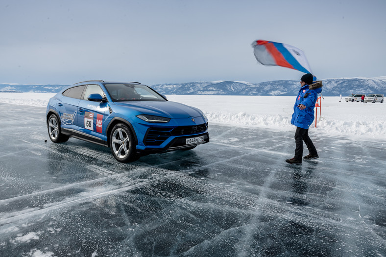 Lamborghini Urus – rekord prędkości na zamarzniętym jeziorze Bajkał