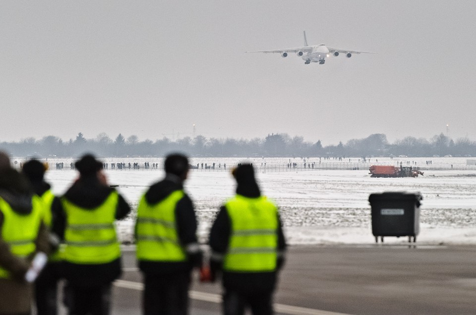 ŚWIDNIK AN-124 RUSŁAN LĄDOWANIE