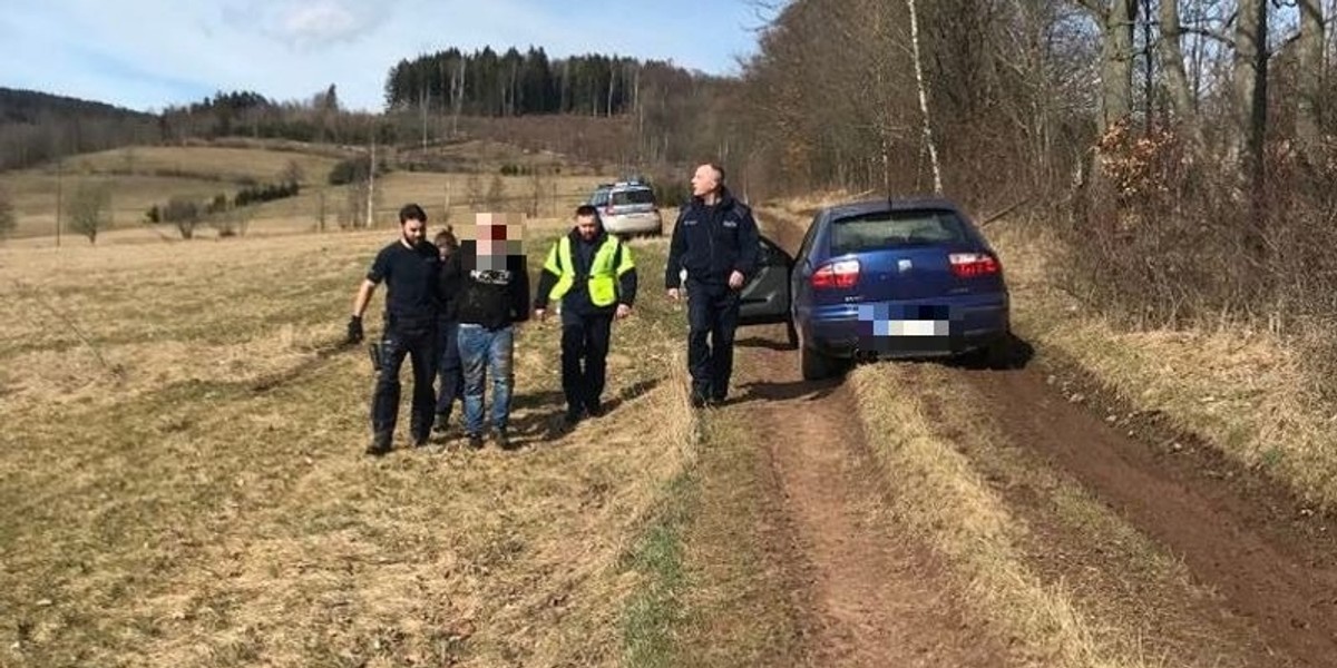 Groza w Kamiennej Górze. Zaczęło się niewinnie. Potem kierowca potrącił policjanta, a pasażer...