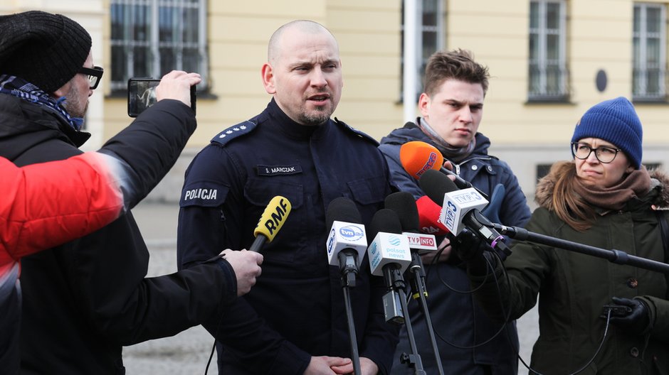 Rzecznik prasowy Komendy Stołecznej Policji nadkom. Sylwester Marczak podczas konferencji prasowej w sprawie zdarzenia z udziałem nastolatków w Pruszkowie