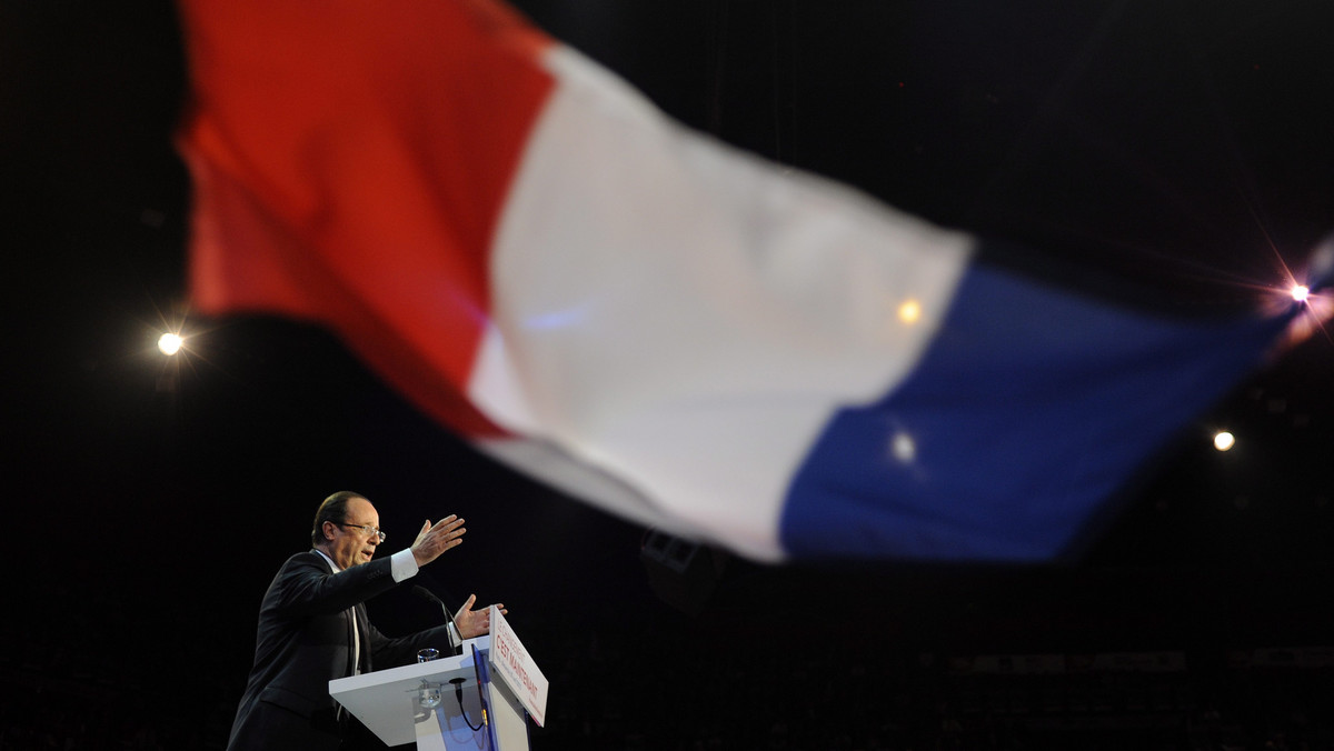 Według sondażu opublikowanego w poniedziałek przez tygodnik "Le Point" na kandydata socjalistów Francois Hollande'a ma zamiar głosować 6 maja, w drugiej turze wyborów prezydenckich we Francji, 53 proc. wyborców, a na prezydenta Nicolasa Sarkozy'ego - 47 proc.