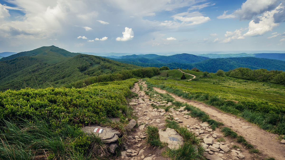 Bieszczady. Niektóre szlaki górskie śliskie; możliwe burze