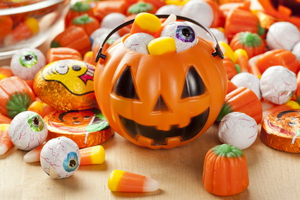 Wyjątkowe promocje na stroje i słodycze w sklepach na Halloween