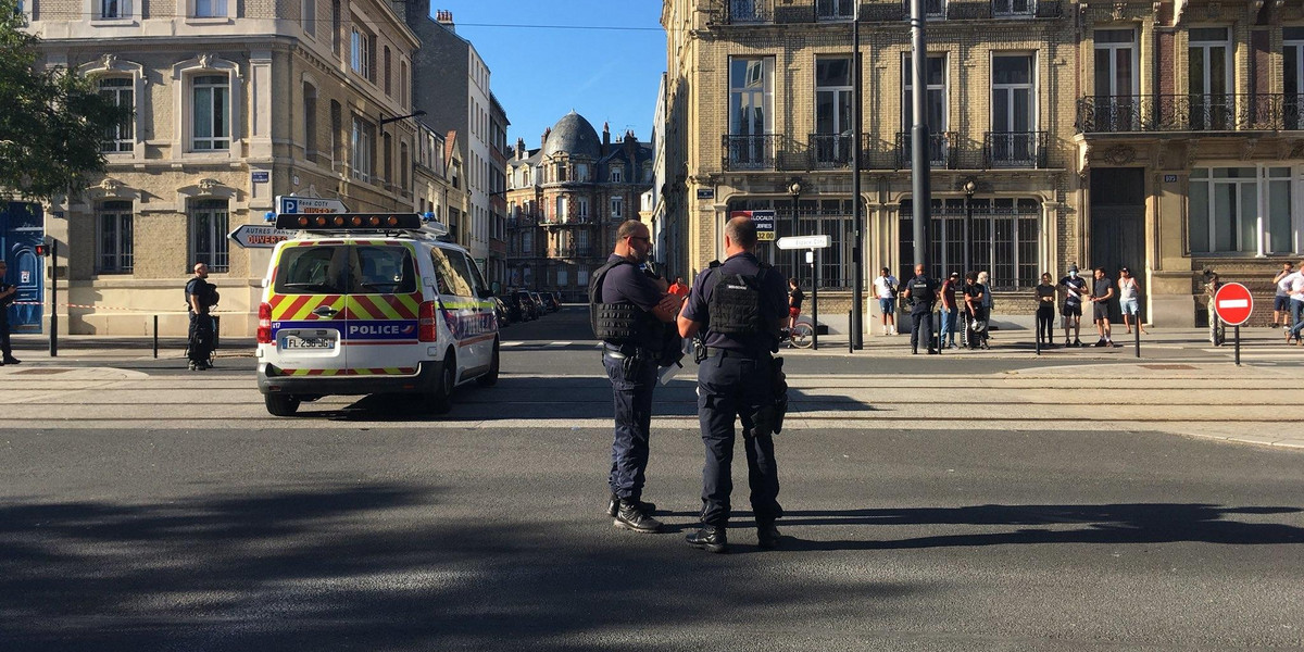 Francja: Napad na bank w Hawrze. Napastnik wziął zakładników