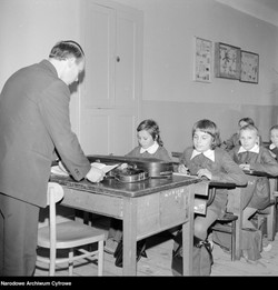 QUIZ: Pamiętasz szkołę w PRL? Sprawdź, czy zdasz ten test bez wpadki