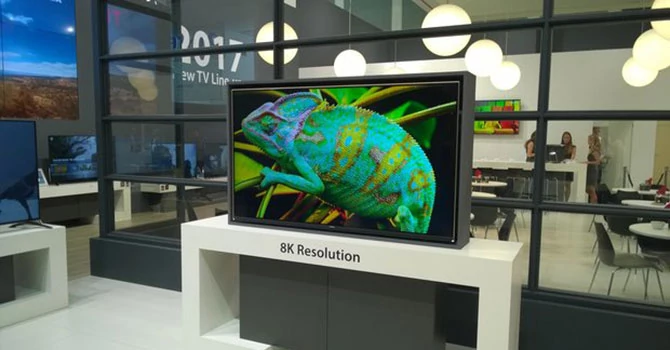 Na ostatnich targach IFA 2016 swoje prototypowe modele telewizorów z ekranami o rozdzielczości 8K prezentowali: Grundig oraz Toshiba.