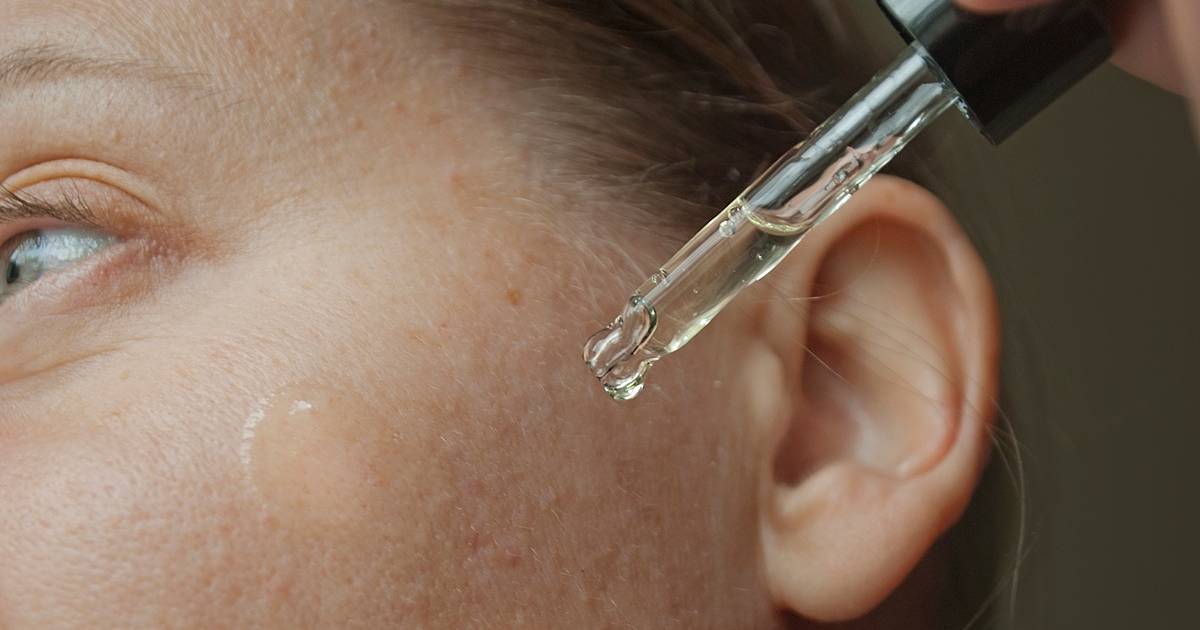 Po tym serum plamki starcze znikają w mig. Przeciwdziała powstawaniu nowych przebarwień