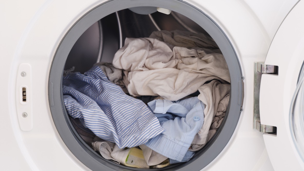 Sušička dokáže uľahčiť život, no často spôsobuje elektrizovanie oblečenia.