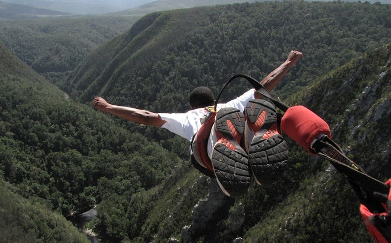 Bungee jumping 