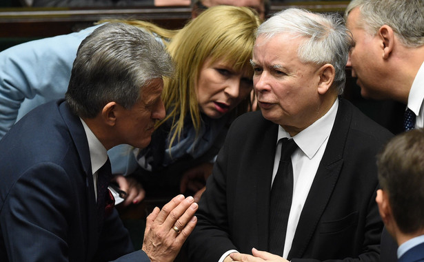 "Nie zawahamy się przed zastrzeleniem Kaczyńskiego". Awantura w Sejmie o wpis na Facebooku