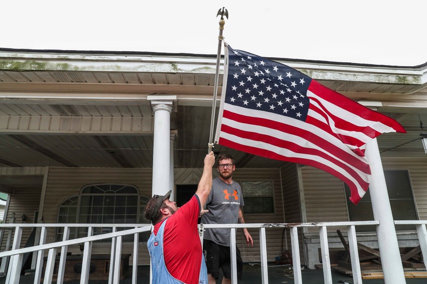 Uragan Lora naterao ljude na evakuaciju