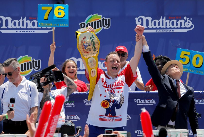 Na zdjęciach Hot Dog Eating Contest w Nowy Jorku 2021