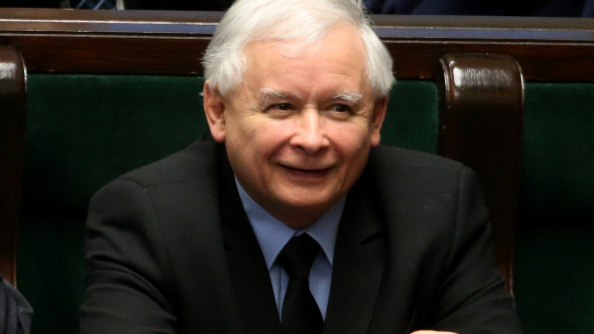 W czasie weekendu, jak głoszą tabloidy, doszło do pojednania broni między prezesem PiS i ojcem dyrektorem. Sęk w tym, że między Kaczyńskim i Rydzykiem możliwa wydaje się tylko „szorstka przyjaźń”.