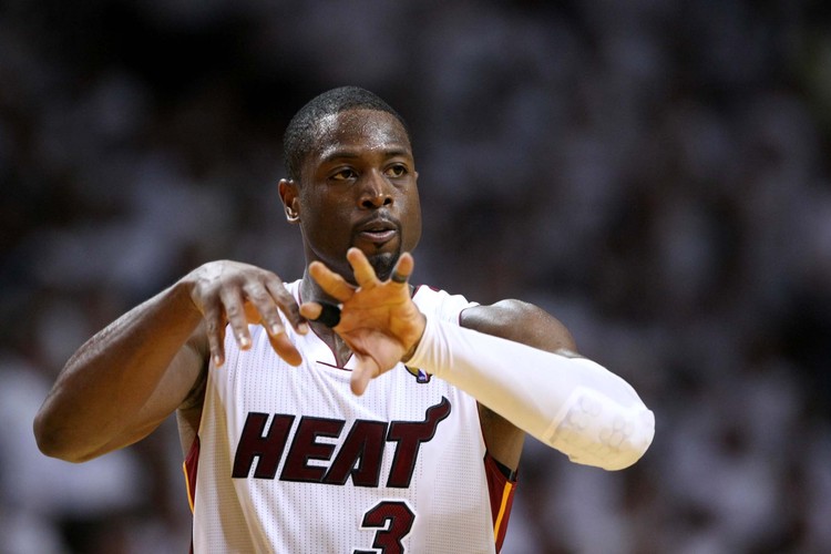 <b>4. Dwyane Wade</b><br>
W tym roku zarobił: 30,2 mln dol.<br>
Na boisku: 17,2 mln dol.<br>
Poza boiskiem: 13 mln dol.<br>