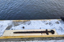 Niezwykłe znalezisko. Miecz starszy od Polski odkryty na dnie Wisły