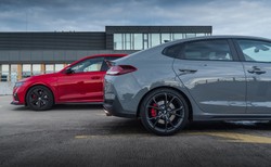 Skoda Octavia czy Hyundai i30 Fastback? Ten samochód to strzał w 10