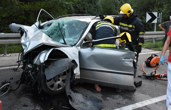 U užasnoj nesreći poginuo je devetogodišnji dečak i Miroslav Ćirić (40) čiji je sin takođe bio u vozilu
