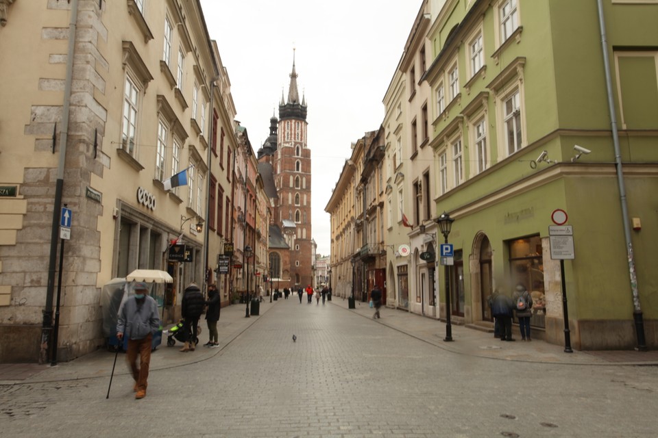 Kraków w czerwonej strefie. Niedzielny poranek