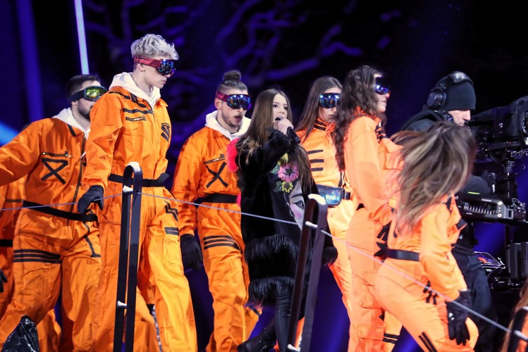 Roksana Węgiel występuje podczas Sylwestra z Dwójką w Zakopanem