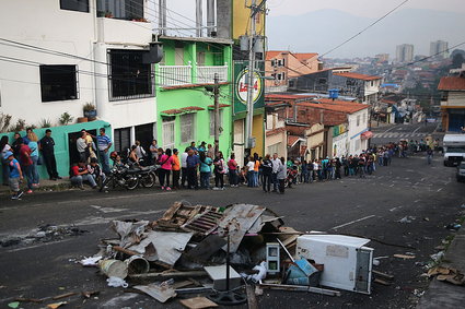 Ekonomiści z MFW: upadek gospodarczy Wenezueli można porównać tylko z wojną