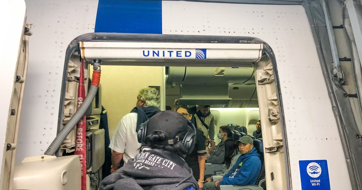 3 ways a flight expert ensures he's on planes for as little time as ...