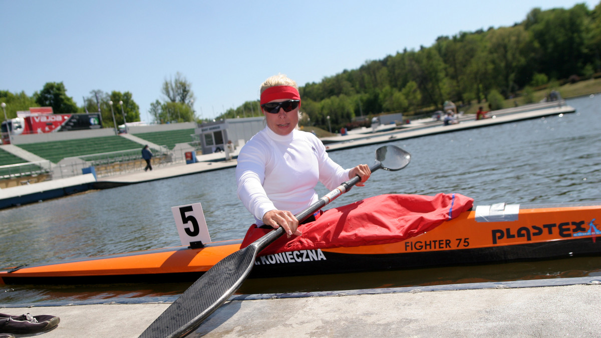 Aneta Konieczna (Warta Poznań) zajęła piąte miejsce w swoim biegu półfinałowym sprintu kajaków jedynek na podlondyńskim torze Eaton Dorney i nie zdołała wywalczyć awansu do finału tej konkurencji.