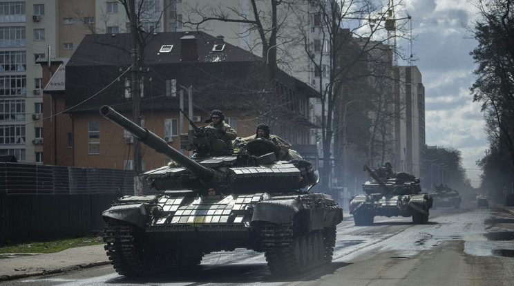 Az oroszok eddig 16 célpontot semmisítettek meg Kijev környékén / Fotó: MTI/AP/Jevhen Maloletka