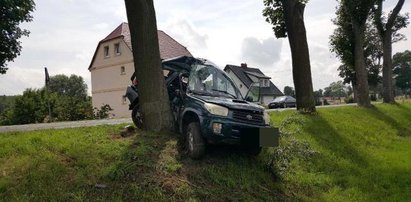 Policjant zginął w wypadku. Z auta zostały szczątki