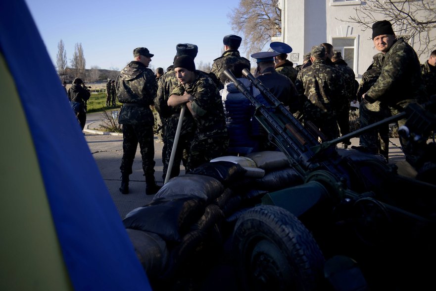 Belbek, Krym, Ukraina, 22.03.2014. Baza wojskowa w Belbek na Krymie, podczas rosyjskiego szturmu. Belbek pod Sewastopolem był ostatnią bazą wojskową, która nie skapitulowała po aneksji Krymu do Rosji