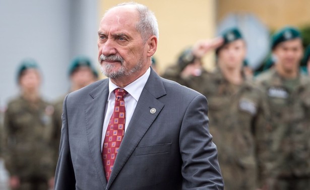 2 miliardy złotych na wojska cybernetyczne. Macierewicz: Mają liczyć przynajmniej tysiąc żołnierzy