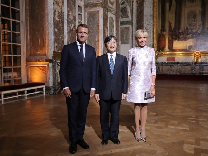Emmanuel Macron, książę Naruhito i Brigitte Macron