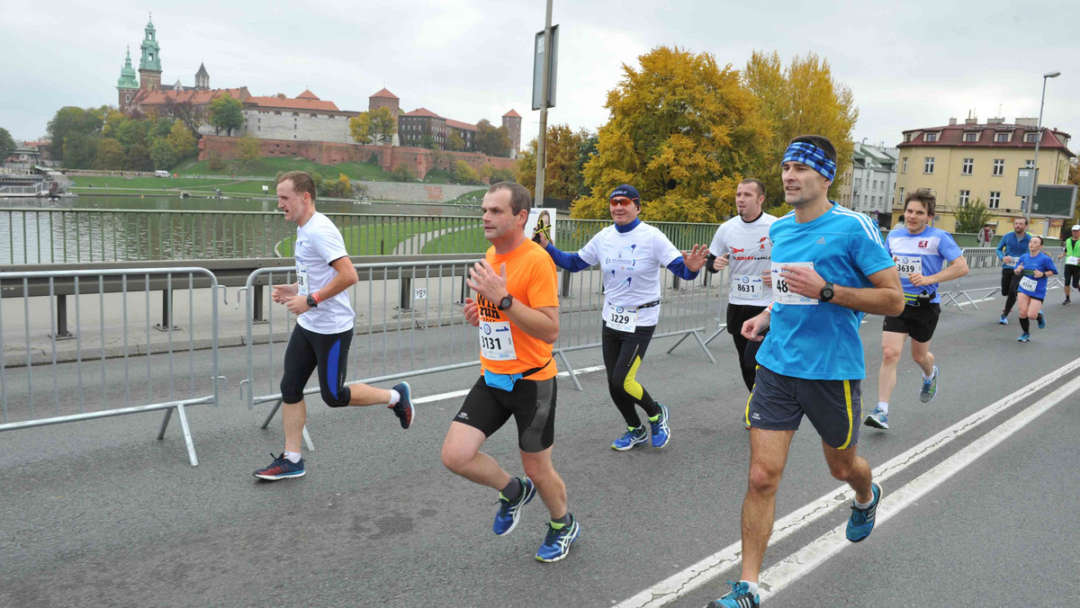 Zarząd Infrastruktury Sportowej w Krakowie, organizator niedzielnego 3. PZU Cracovia Półmaratonu Królewskiego, przygotował dla biegaczy biorących udział w imprezie w dniach 14-16 października parkingi w okolicach Tauron Areny Kraków. Wjazd na miejsca postojowe będzie możliwy za okazaniem specjalnej karty parkingowej. Przy okazji ZIS informuje, że w dniu biegu wystąpią pod Wawelem czasowe utrudnienia w ruchu.