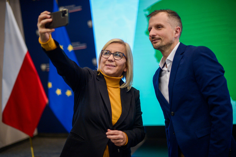 Ministra klimatu i środowiska Paulina Hennig-Kloska i Mikołaj Dorożała