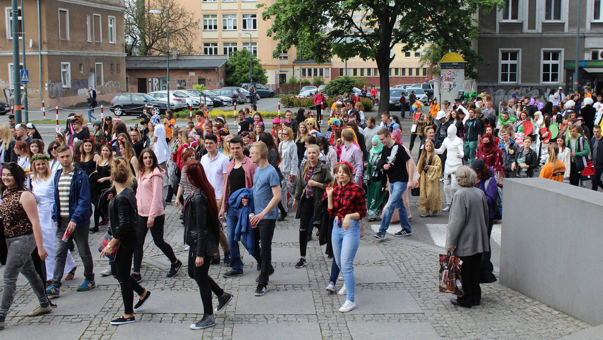 Za nieco ponad tydzień (22 maja) w Opolu rozpoczną się Piastonalia. Wtedy też studenci przejmą kontrolę nad miastem. Wielkie święto żaków potrwa do 27 maja. W programie obchodów są m.in. koncerty, turniej gier komputerowych, wybory miss Uniwersytetu, Eksplozja Kolorów na błoniach Politechniki oraz barwny pochód. Szykuje się niezapomniana zabawa.