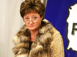 Szefowa pielęgniarek stroi się jak księżna