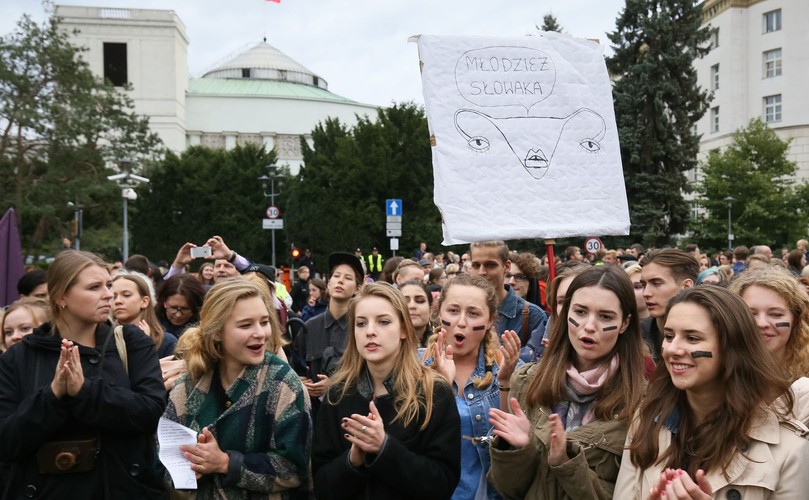 Demonstracje przed Sejmem