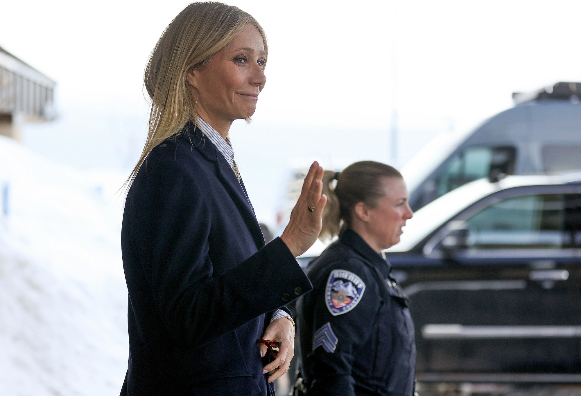 Herečka Gwyneth Paltrow odchádza zo súdu 30. marca 2023 v Park City.