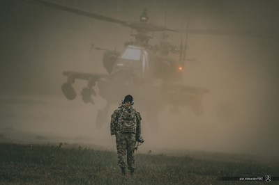 Polska podpisała umowy offsetowe ws. śmigłowców AH-64 Apache. Ekspert mówi o przełomie