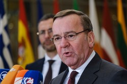 Niemcy nie wykluczają wysłania wojsk do Ukrainy. Minister obrony postawił warunek