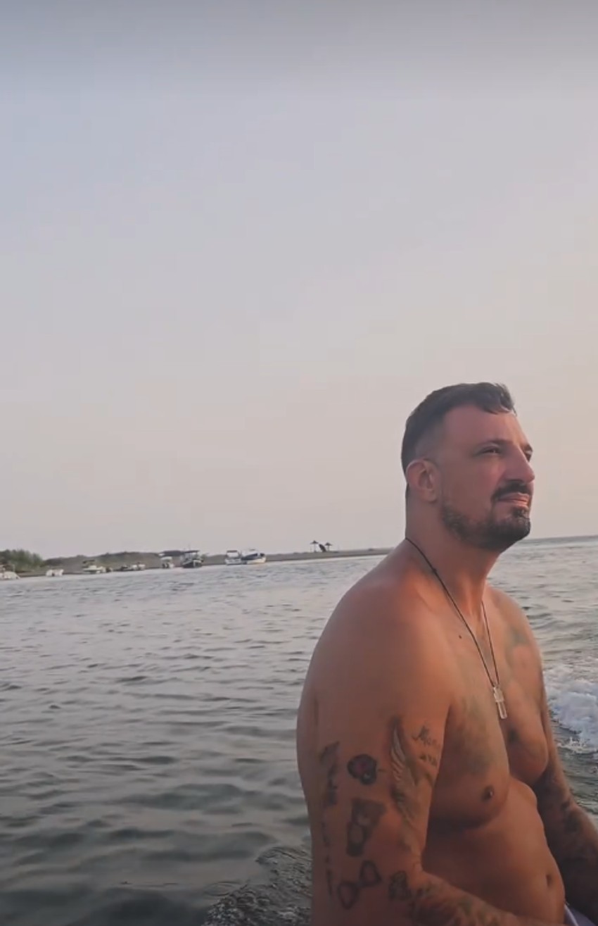 Janjuš se otisnuo na pučinu: Pokazao kako uživa sa bivšim sportistom