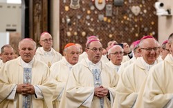 Trzęsienie ziemi w polskim Kościele. Jeden z nich zastąpi abp. Gądeckiego? [KANDYDACI]