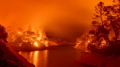 Pożary w Kalifornii. Ogniste tornado, gęsty dym nad San Francisco, ewakuacja tysięcy mieszkańców